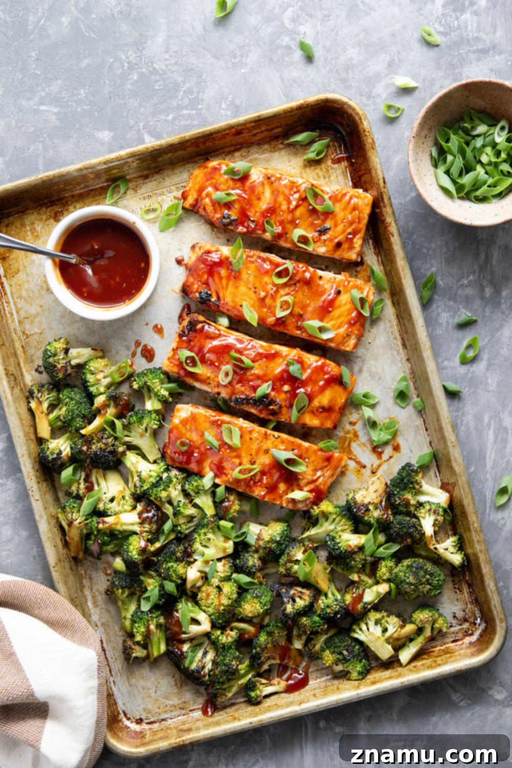 Smoky BBQ Salmon with Crisp Broccoli 6 Brushed in a sweet homemade barbecue sauce and grilled alongside broccoli, this grilled BBQ salmon is ready in only 30 minutes and great served alongside steamed rice.