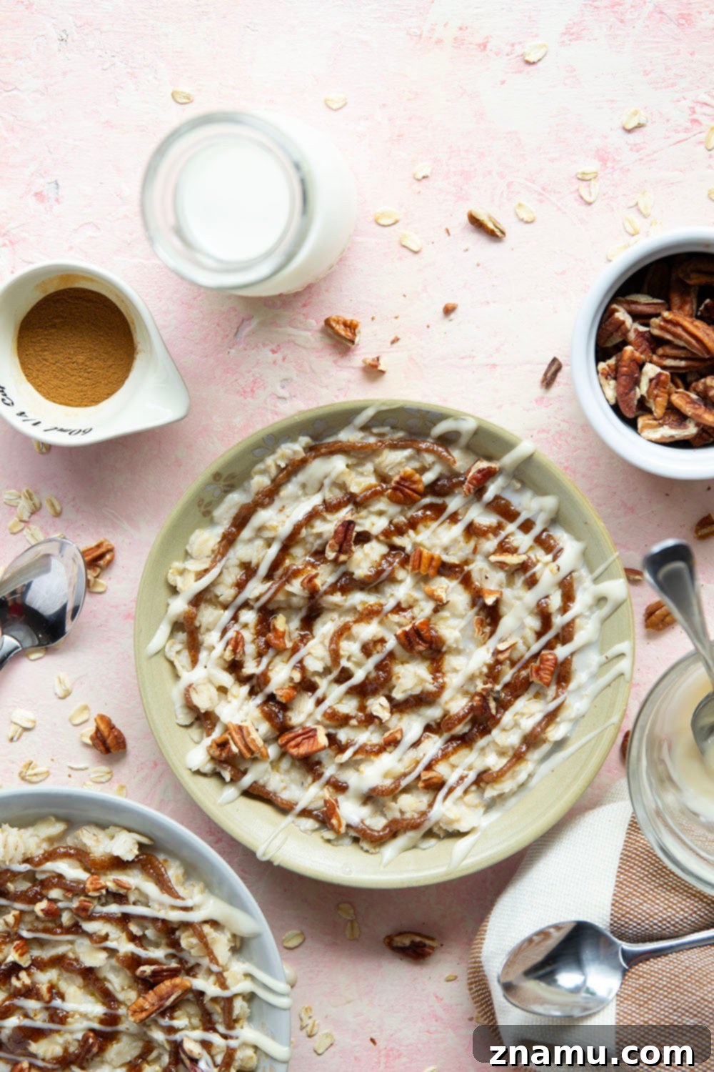 Sweet Cinnamon Swirl Oatmeal 3 This cinnamon roll oatmeal has a luscious swirl of cinnamon sugar glaze and is generously topped with a sweet cream cheese glaze. Your morning oatmeal will never be boring again!