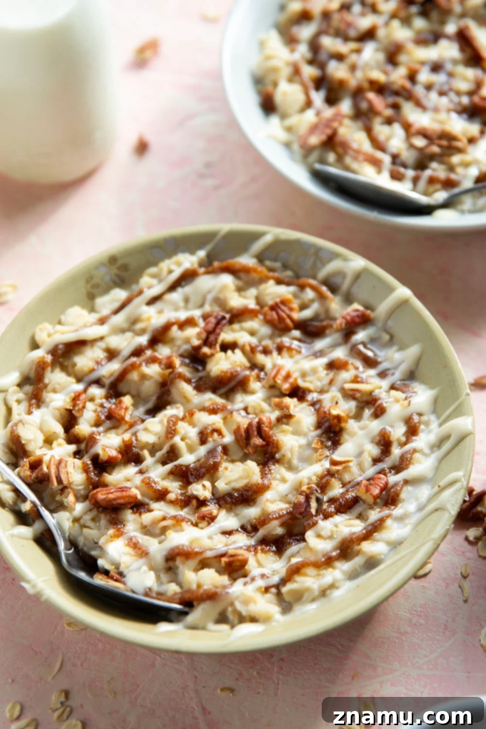 Sweet Cinnamon Swirl Oatmeal 4 This cinnamon roll oatmeal has a luscious swirl of cinnamon sugar glaze and is generously topped with a sweet cream cheese glaze. Your morning oatmeal will never be boring again!