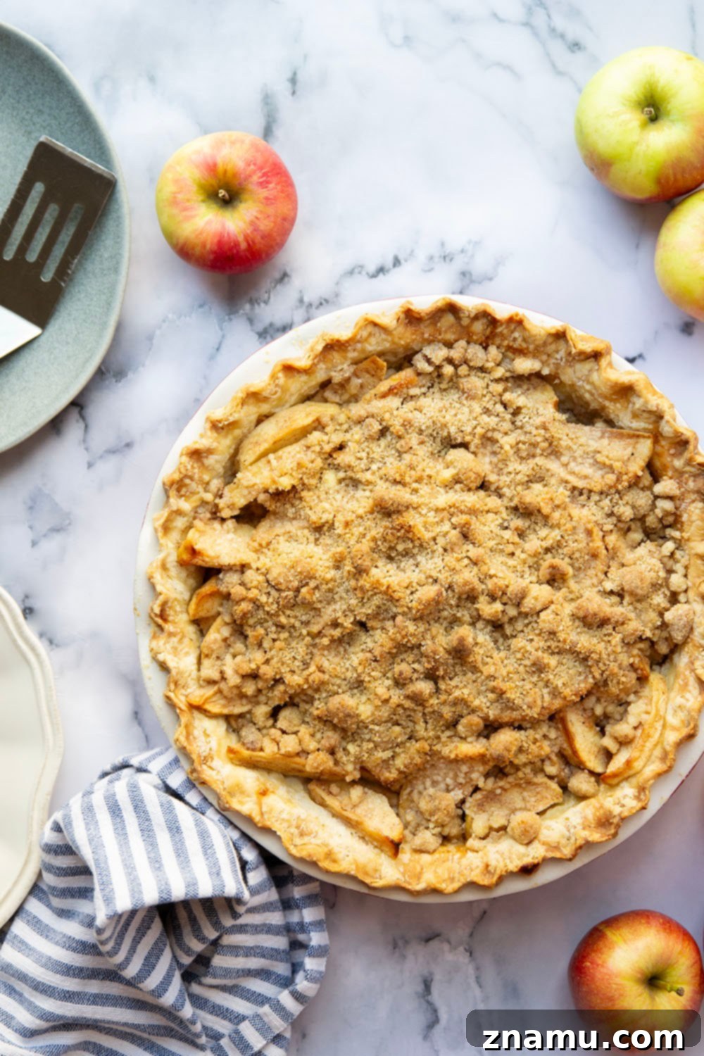 Classic Dutch Apple Pie Perfection 3 This is the best Dutch apple pie you'll ever make! The apples are full of warm fall spices (with a secret ingredient!) and topped with tons of buttery cinnamon streusel.