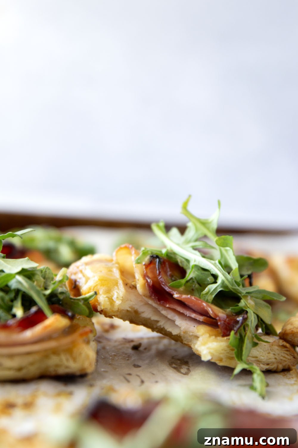 Flaky Chicken Cordon Bleu Tartlets 6 These savory cordon bleu puff pastry tarts have everything you'll find in the classic chicken dish in hand-held tart form! These tarts feature layers of deli ham, chicken, and Swiss cheese slices with a tangy honey mustard and lots of arugula piled on top.