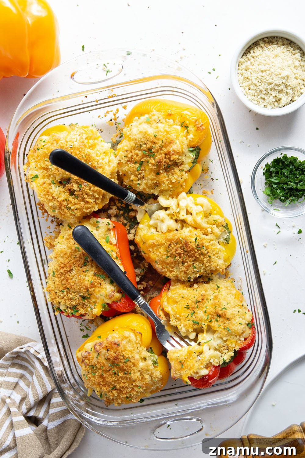 Creamy Mac and Cheese Stuffed Bell Peppers 6 Rich and cheesy mac and cheese stuffed peppers feature tender sweet peppers stuffed with creamy mac and cheese with lots of crispy breadcrumbs on top.